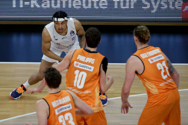 社交媒体上 社交媒体上