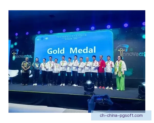 全力挥舞，闪耀舞台：举重公开赛的魅力